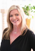 Photo of Vicki McIntosh Klein, Managing Broker